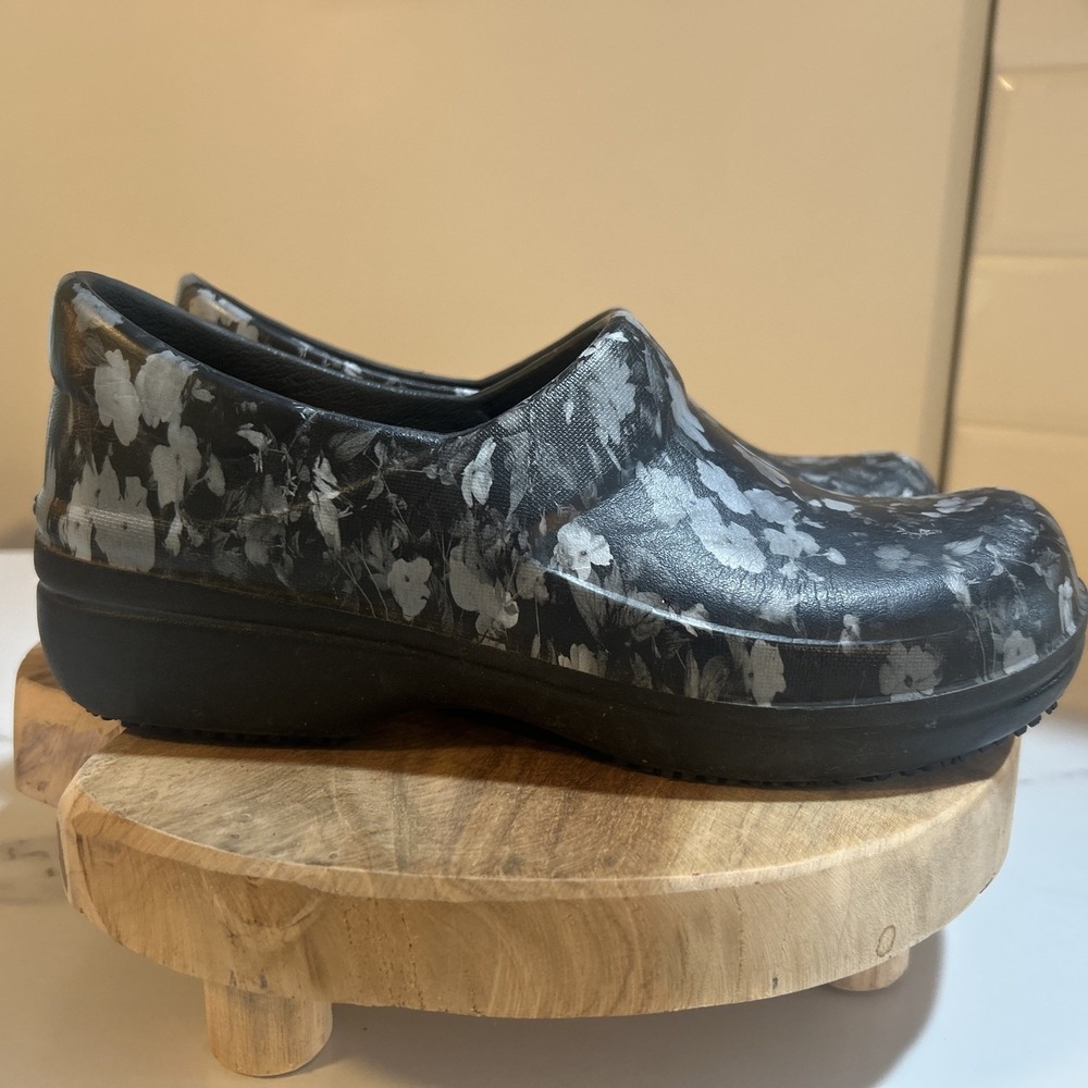 Crocs Women Neria Pro II Graphic Black‎ Floral Dual Comfort Sz 8 SlipOn Clog
